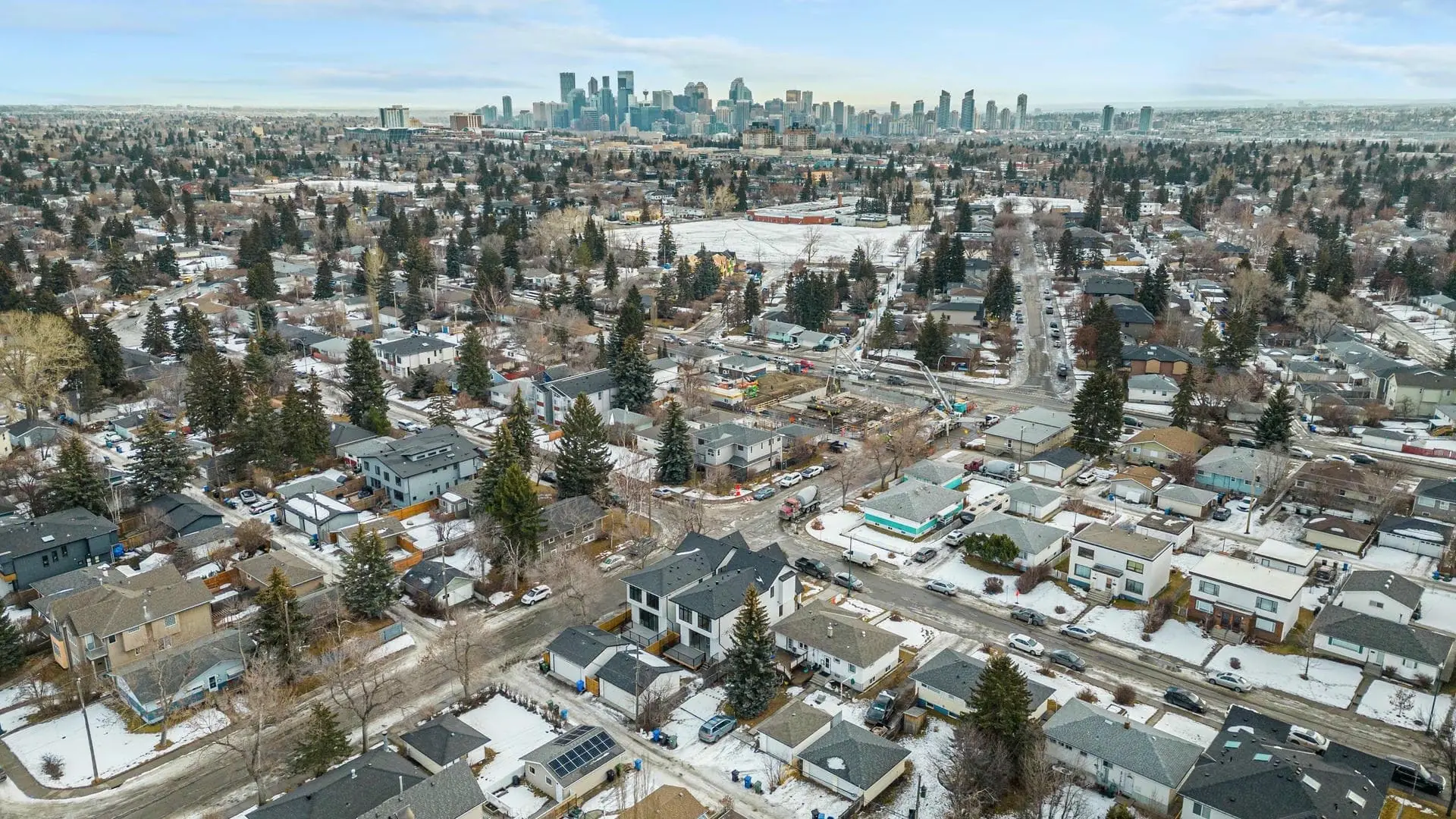 Warm dining room in a NovaLuxe home